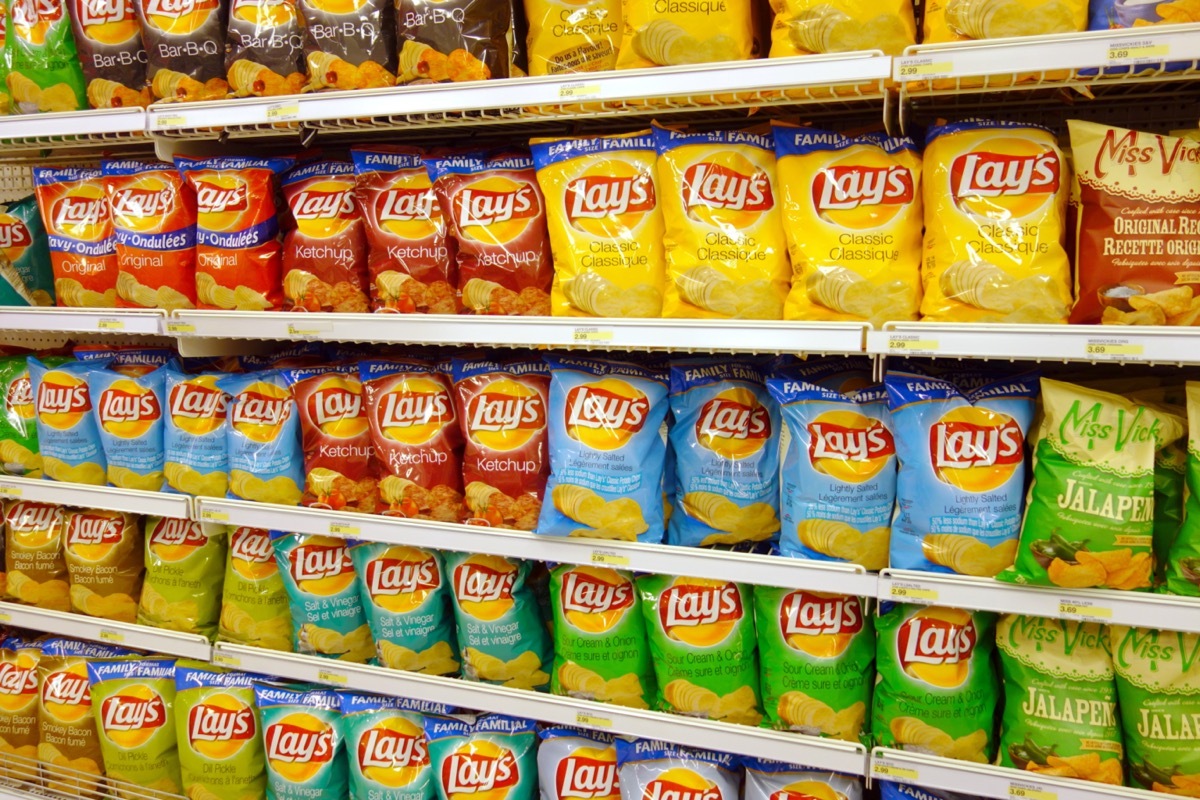 lay's potato chips display