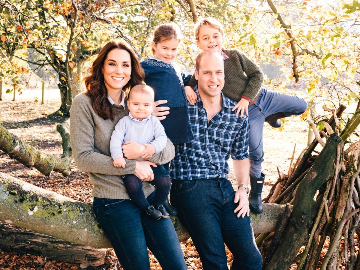 cambridge family christmas photo 2019