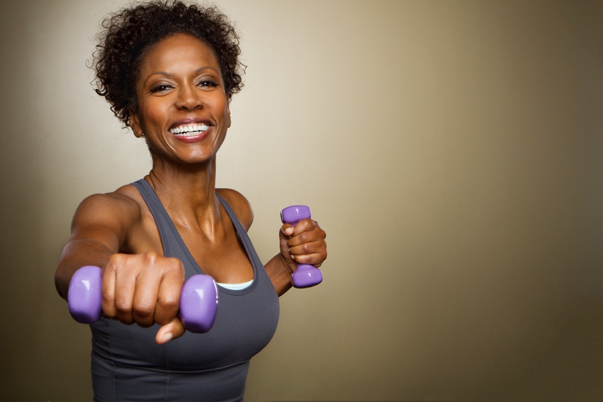 woman lifting weight how to live to 100