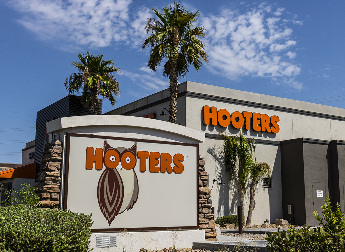 hooters