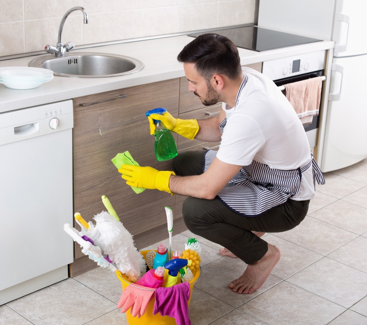 Cleaning cabinet