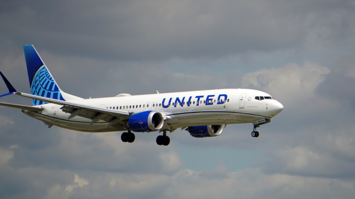 United Airlines Boeing 737 MAX 9 airplane prepares for landing at Chicago O'Hare Interational Airport.