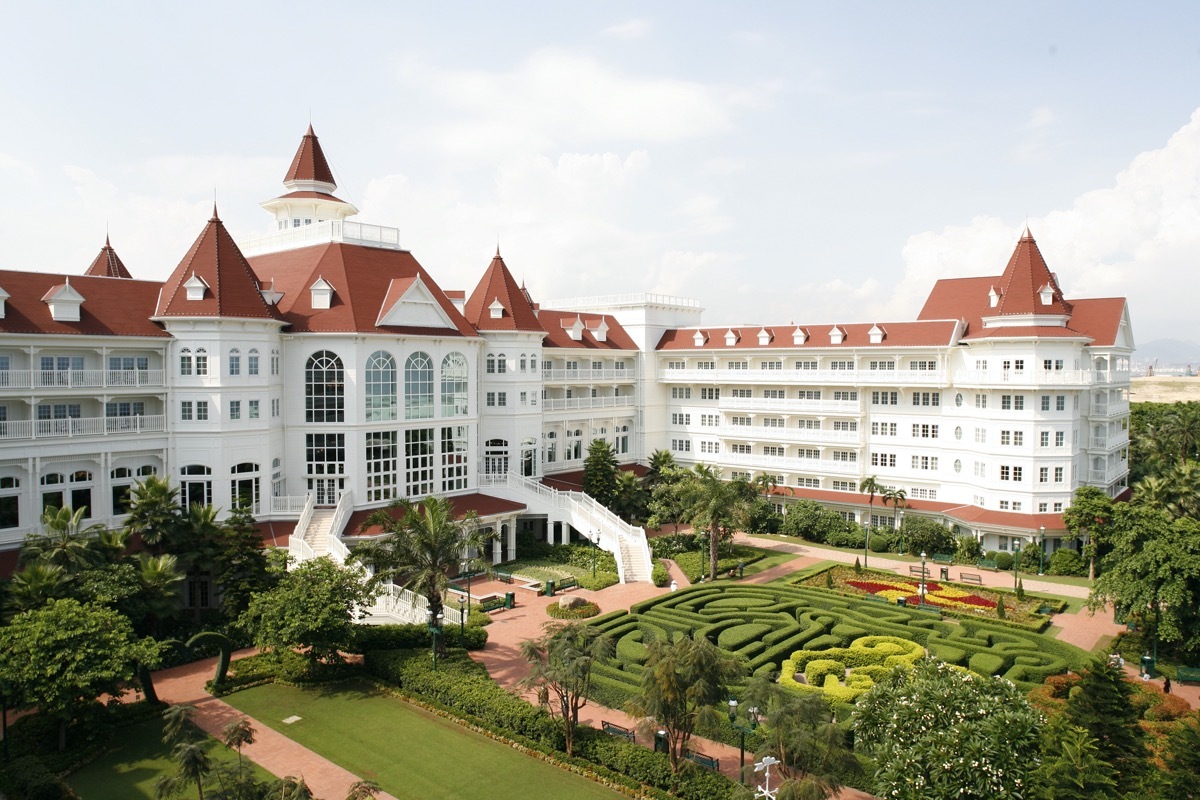 overview of the hong kong disneyland hotel and garden