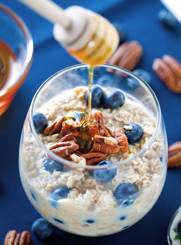 OVERNIGHT BLUEBERRY COBBLER OATMEAL