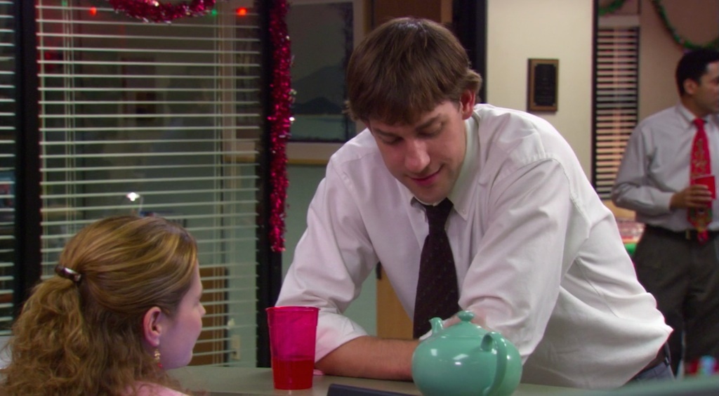 jim gives pam the teapot