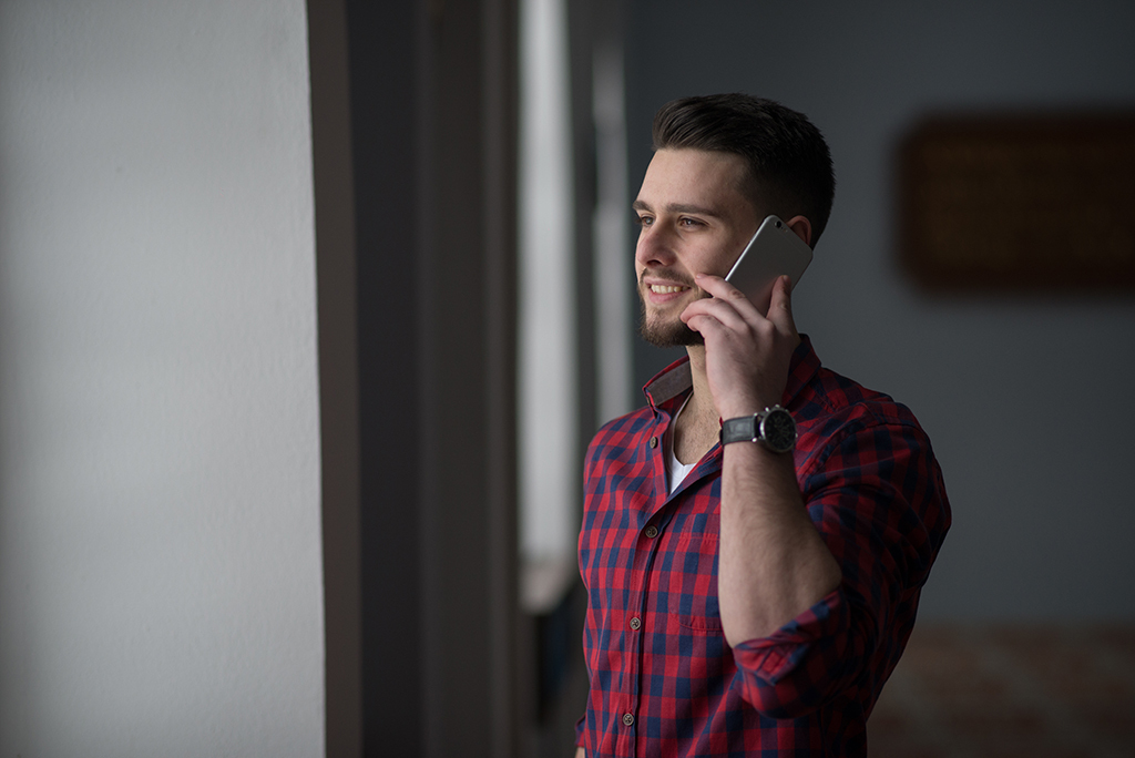 deal breaker, man on cell phone, conversation mother in law, dating a mama's boy