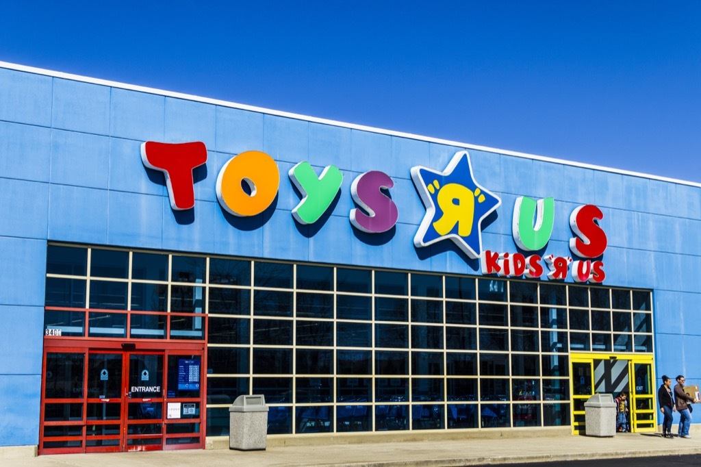 Toys R Us exterior 2018 pop culture