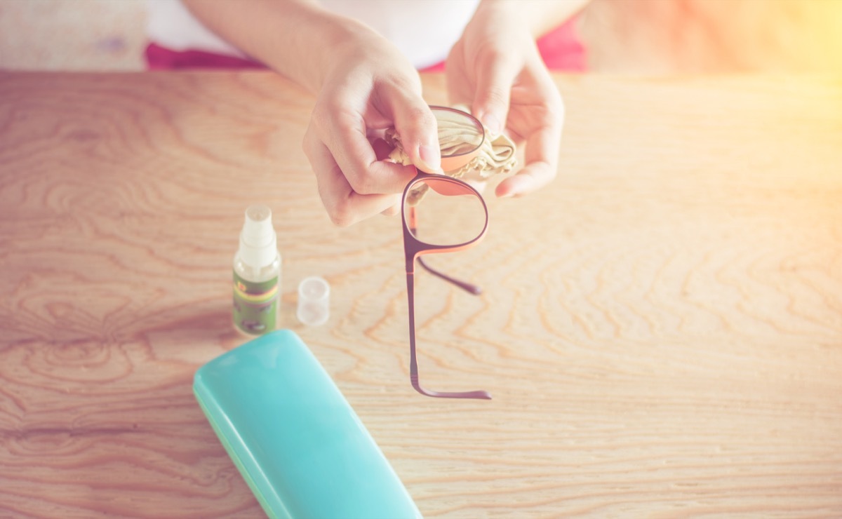 Cleaning glasses