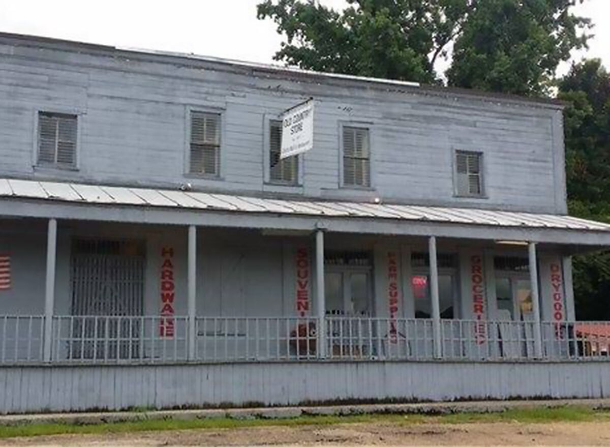 the old country store restaurant front deck