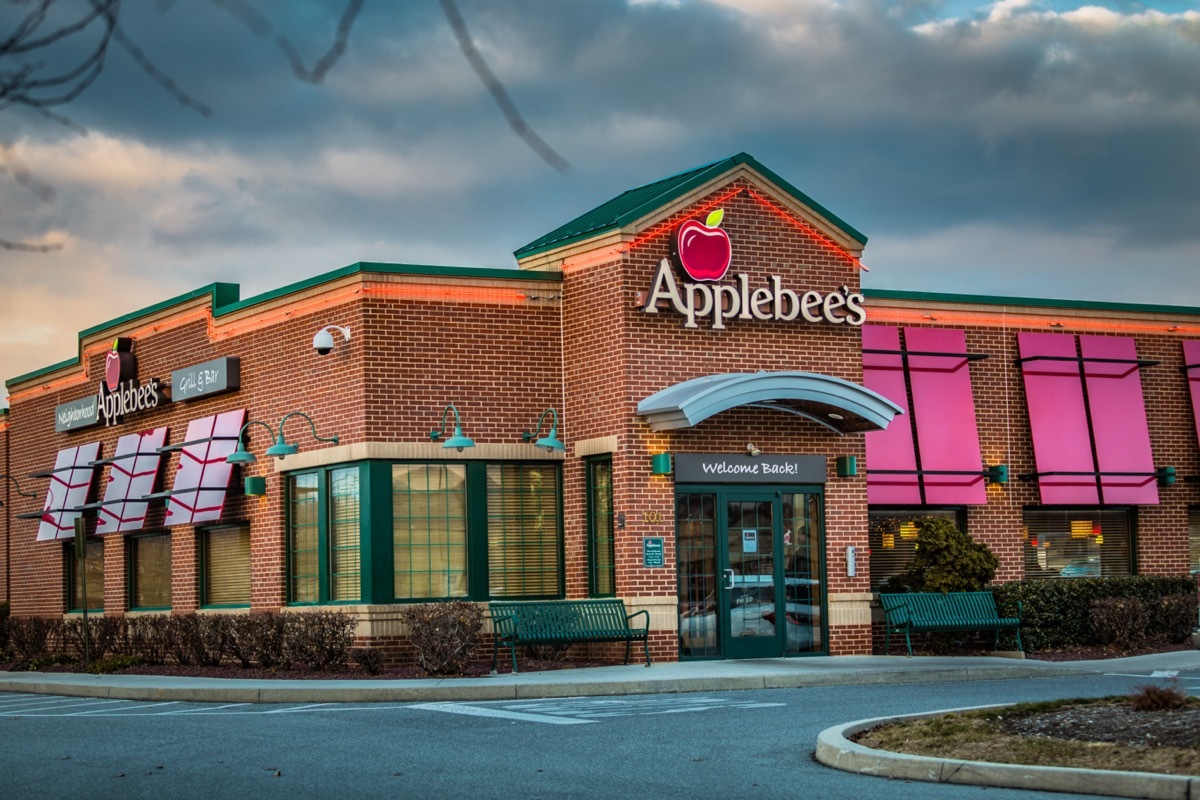 The exterior of an Applebee's restaurant