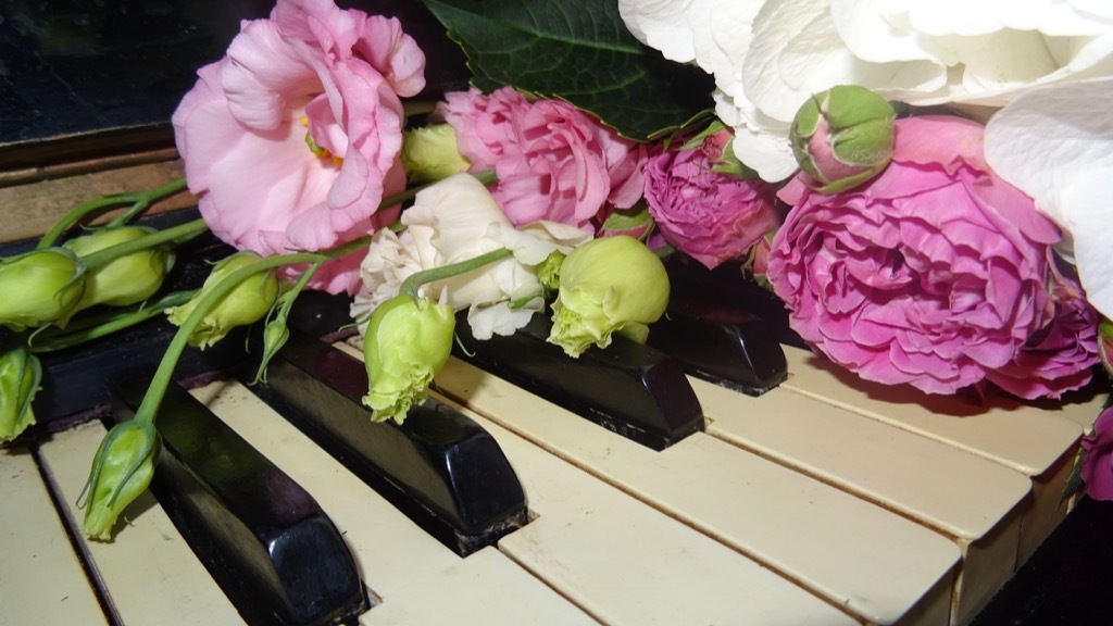 piano at wedding 20 Old-Fashioned Wedding Traditions That Nobody Does Anymore