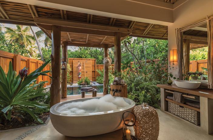 Eye-Catching-Tropical-Bathroom-Ideas-03