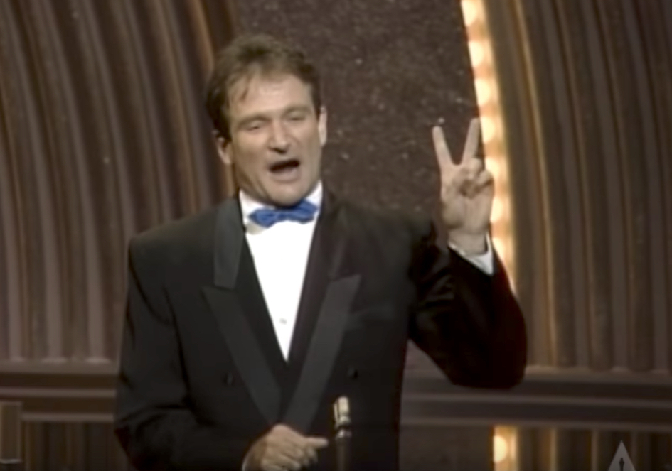 Robin Williams Pretends to be Filipino Oscars Jokes