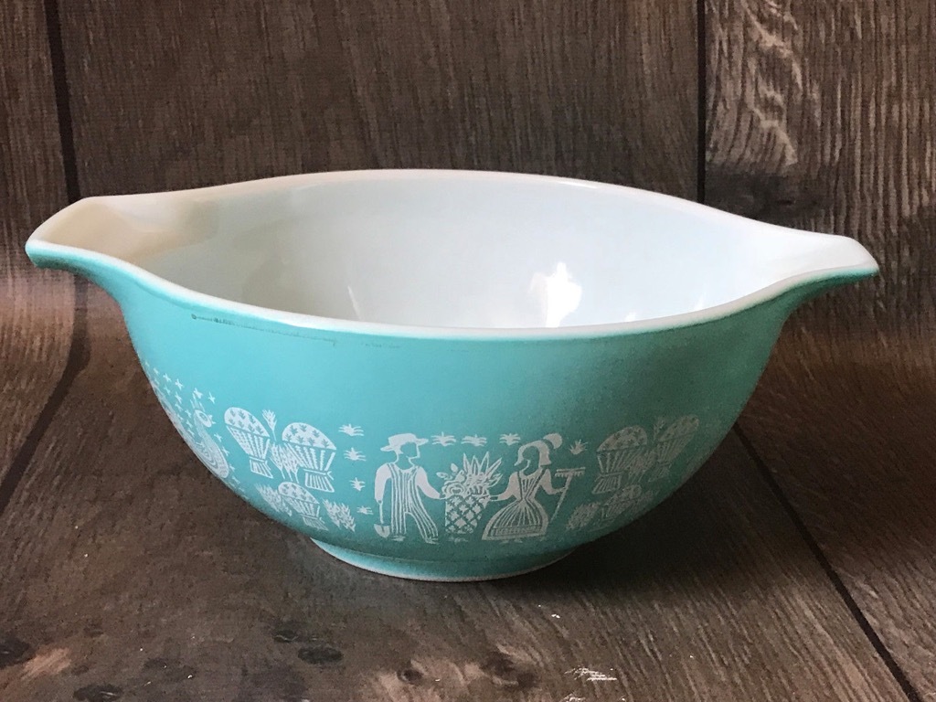 vintage pyrex dishes