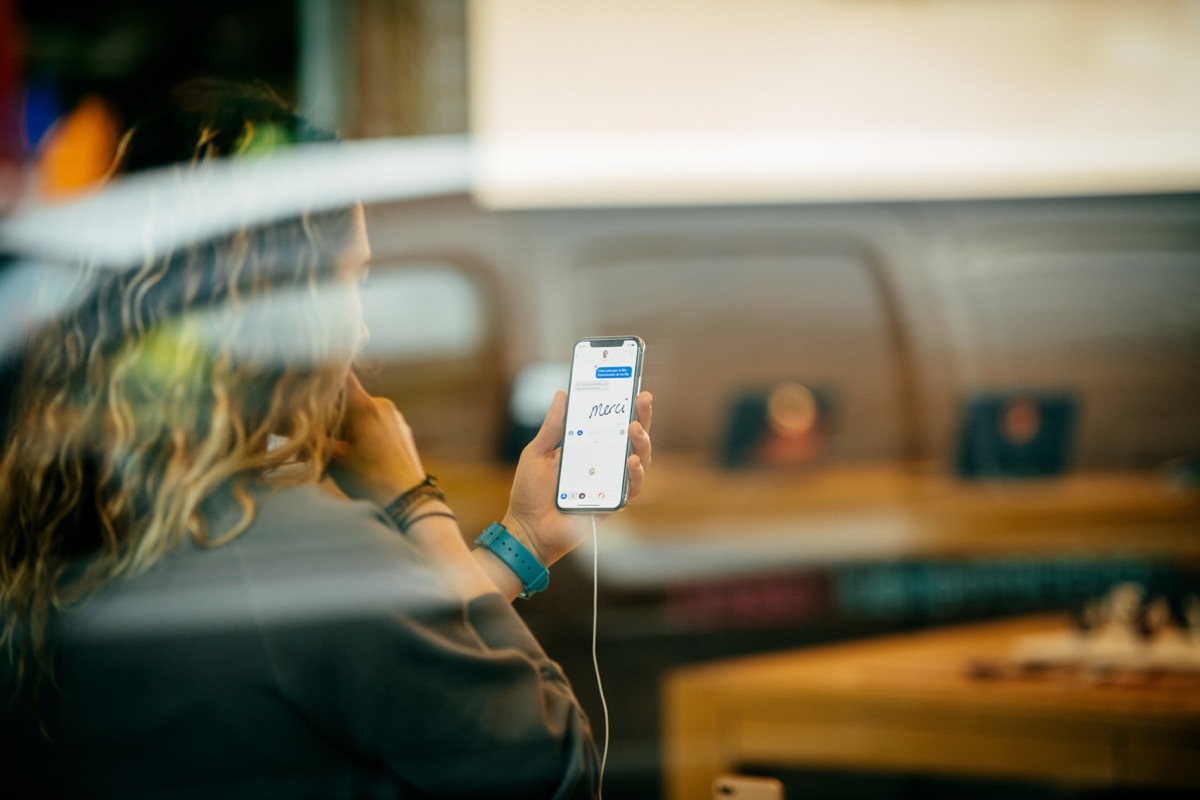 woman using imessage on her iphone