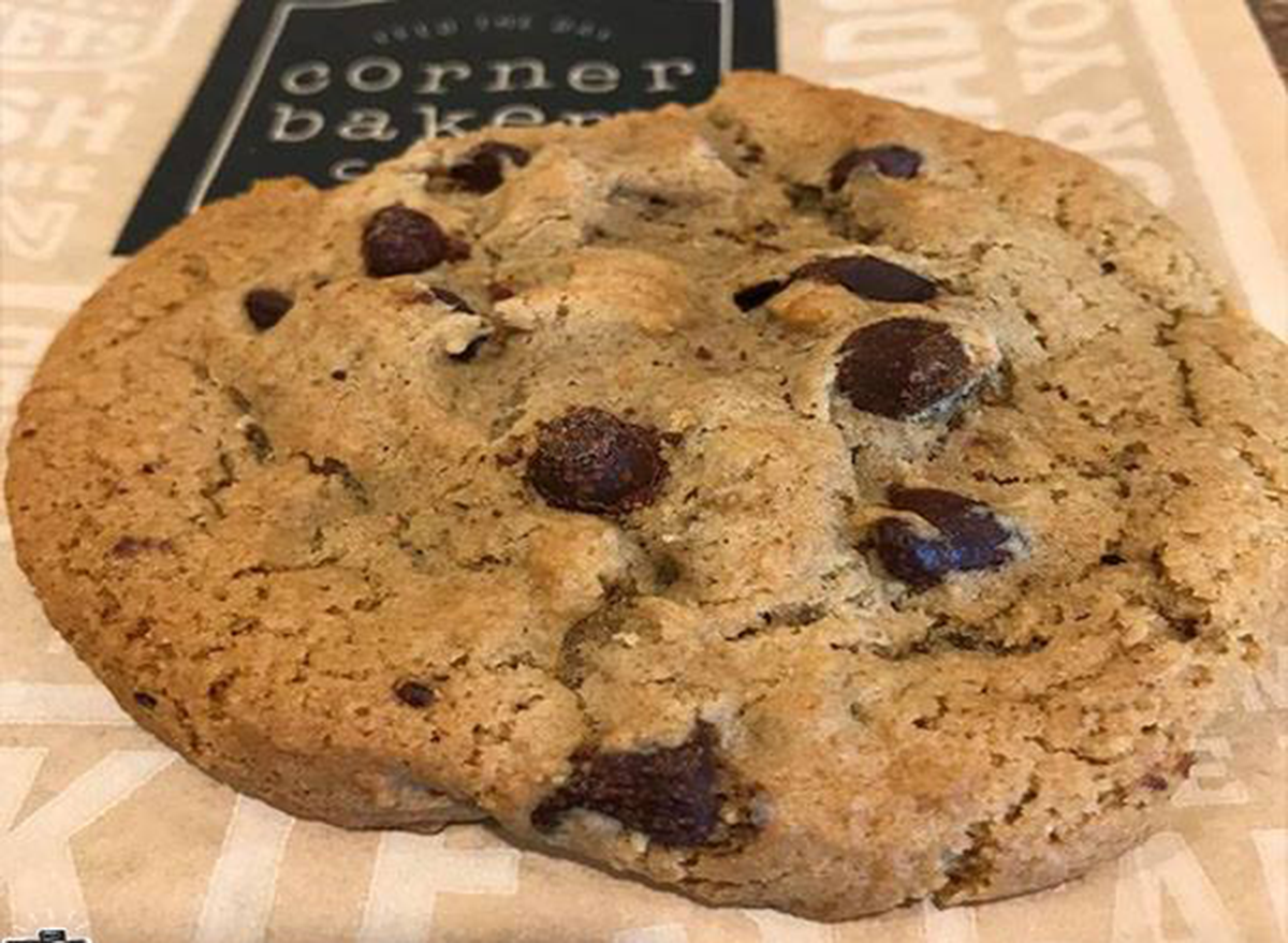 corner bakery chocolate chip cookie