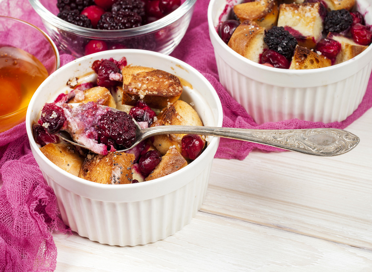 french toast mug berries