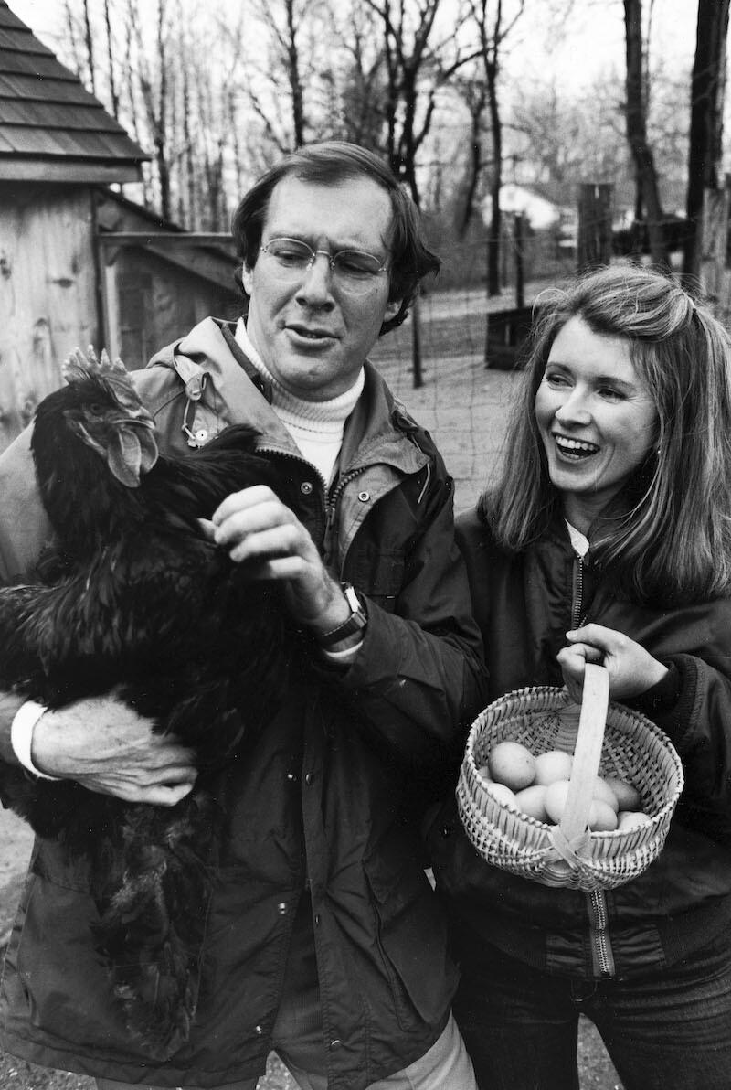 Andrew and Martha Stewart with a chicken in 1980