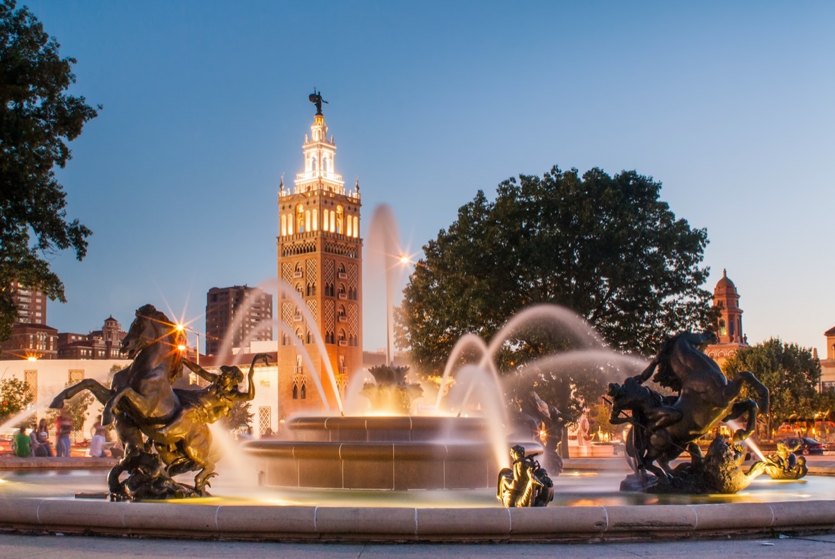 fountain and park in Kansas City, Missouri