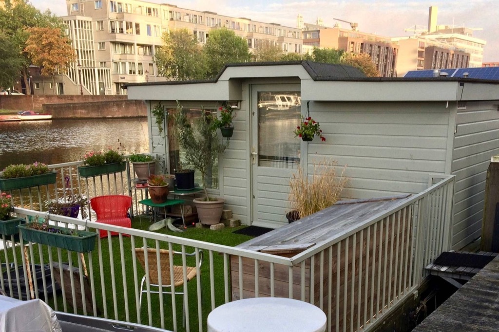 Houseboat Amsterdam airbnb