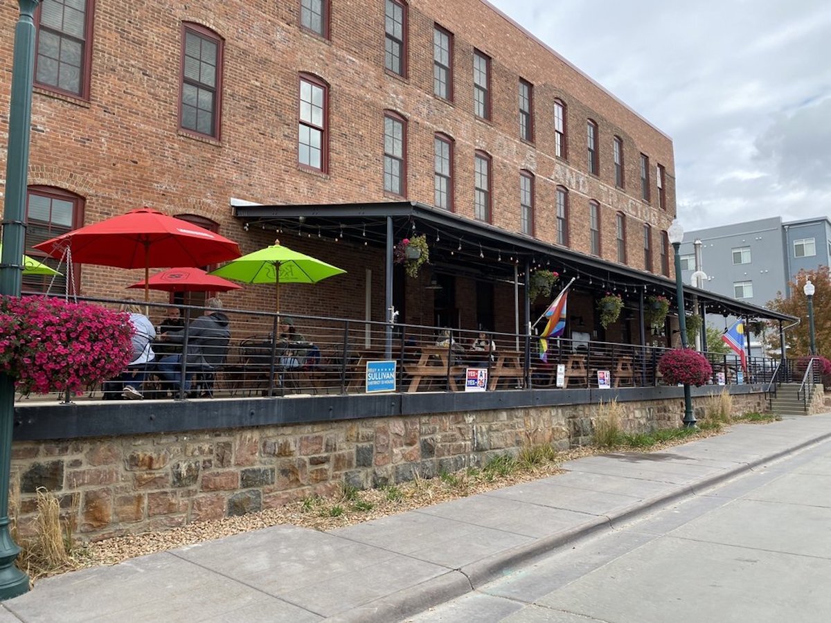 Bread & Circus Sandwich Kitchen, best outdoor bar in South Dakota