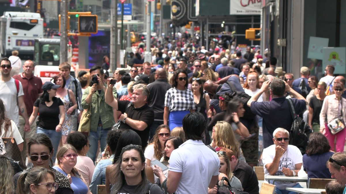 NYC timesquare busy crowd