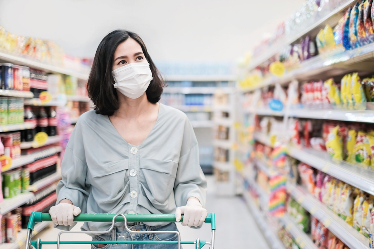 woman shopping while wearing a mask