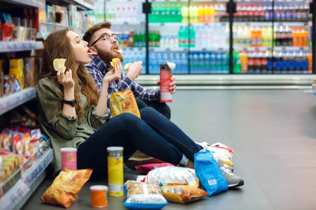 Couple Eating While Grocery Shopping Mistakes