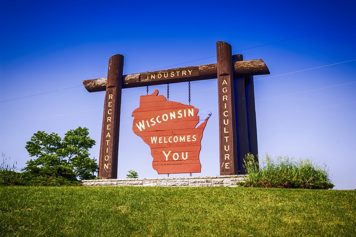 Wisconsin Welcome sign at Marinette WI